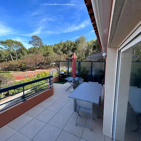 Joli Vue Et Collines Apartament Saint-Raphaël